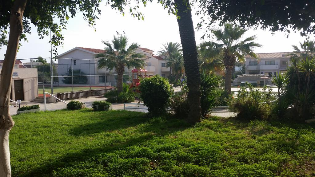 Crown Resorts Henipa Larnaca Dış mekan fotoğraf
