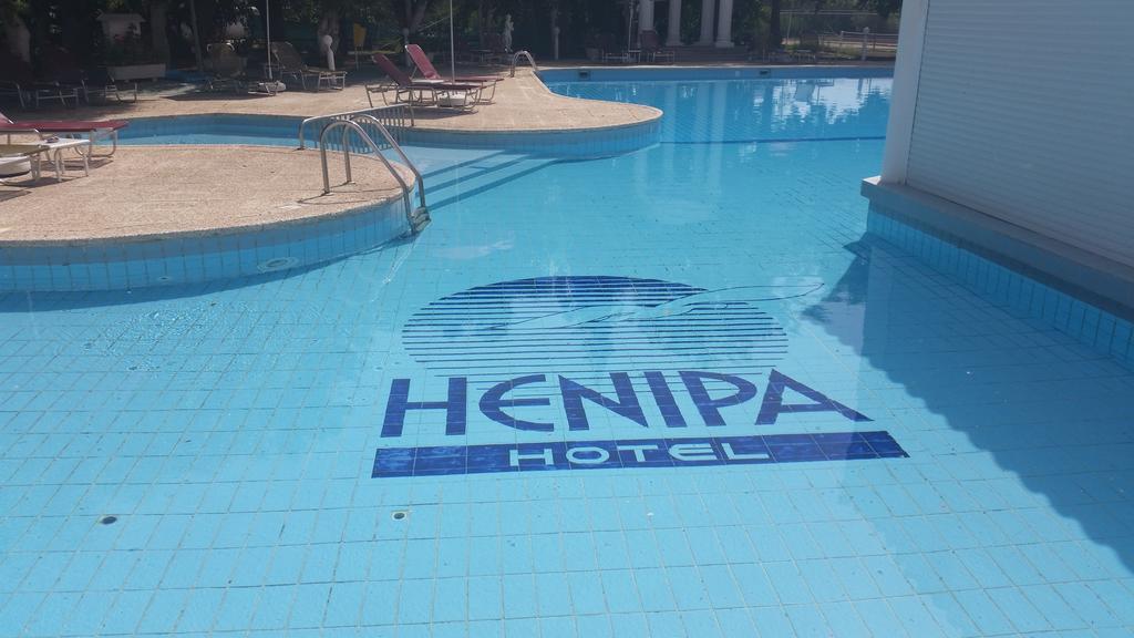 Crown Resorts Henipa Larnaca Dış mekan fotoğraf